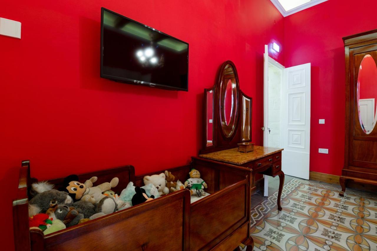 Monreal Boutique Townhouse - R024Rm4 Paola Exterior photo